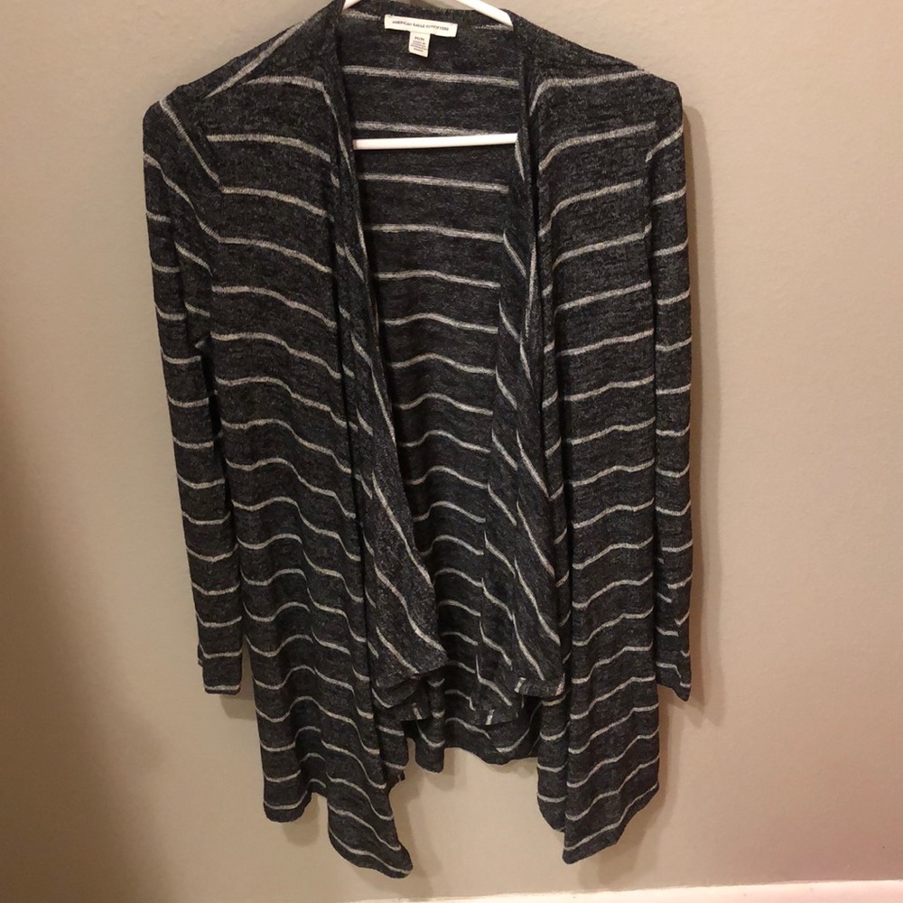American Eagle gray and white drape cardigan